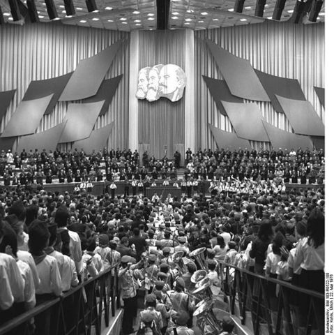 Beginn des 9. Parteitags der SED