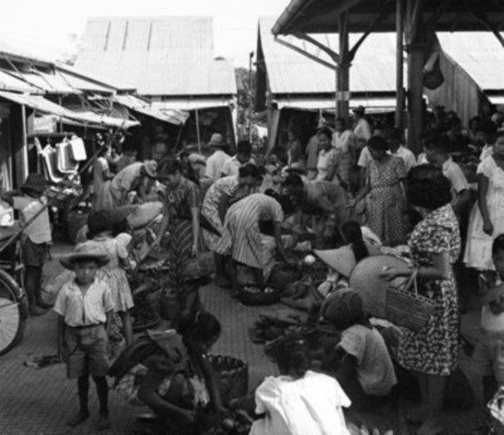 Japan marches to the Philippine capital of Manila