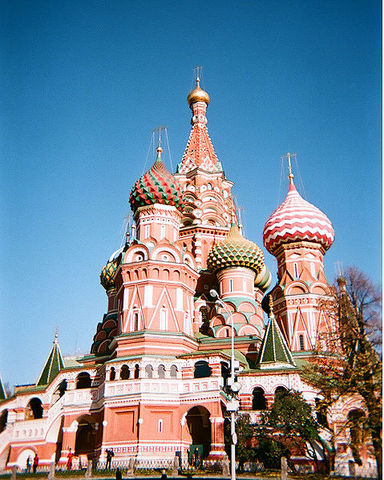 Ivan the Terrible ordered the St. Basi'l's Cathedral to be made.