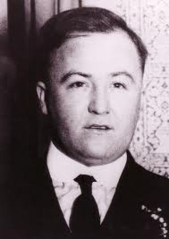 Capone gains control of the suburb ofcicero