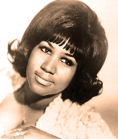 Aretha Franklin sings the national anthem at the Democratic National Convention.