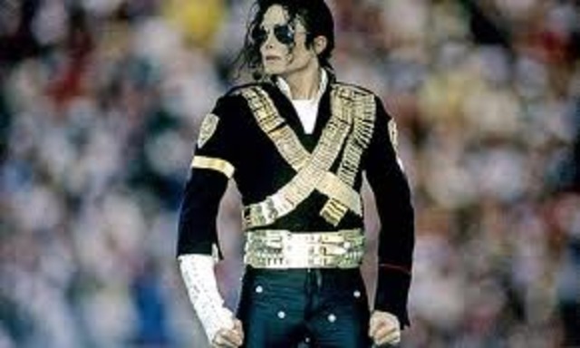 Sports and Music:Michael Jackson performs at superbowl XXVII