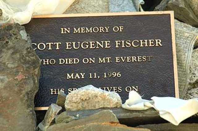 Scott Fischer buried above South Col as the team regroups.