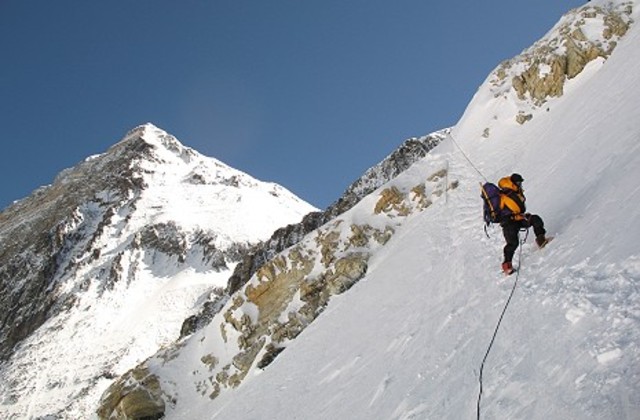 Guide ropes need to be fixed at South Col