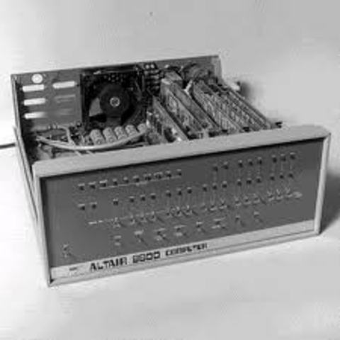 Bill gates crea una versión de BASIC para la Altair