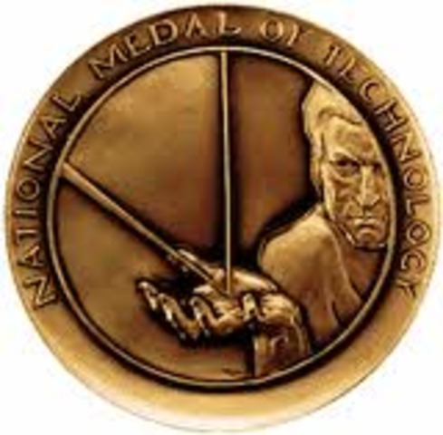 Gates recibe el premio National Metal of Technology