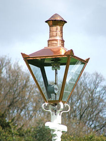 Gas street lighting common in Britain