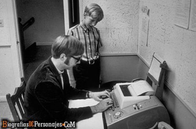 Primer contacto de Bill Gates con una computadora