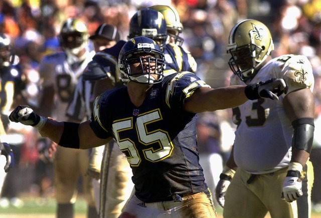 Seau plays his last game with the Chargers