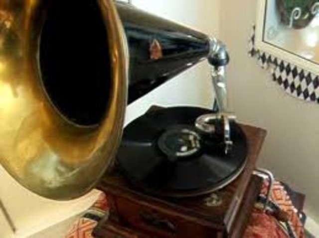 The graphophone plays music!