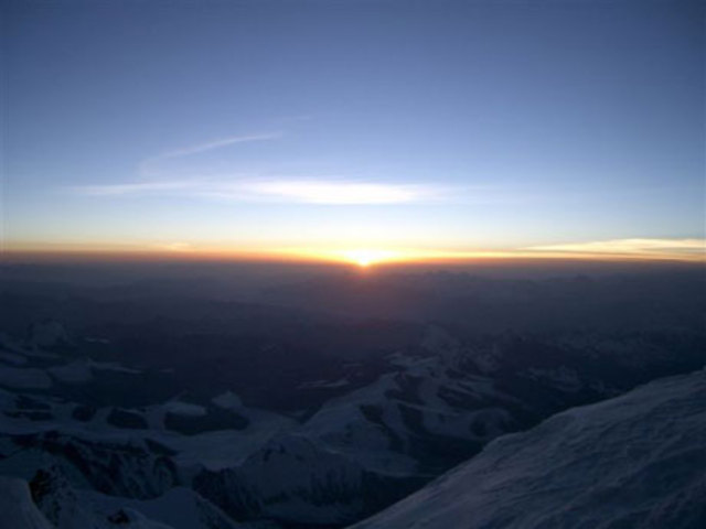 They reached the summit of the mountian.