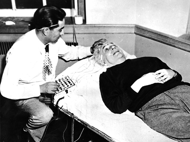 Albert Einstein dies of heart failure at the age of 76.