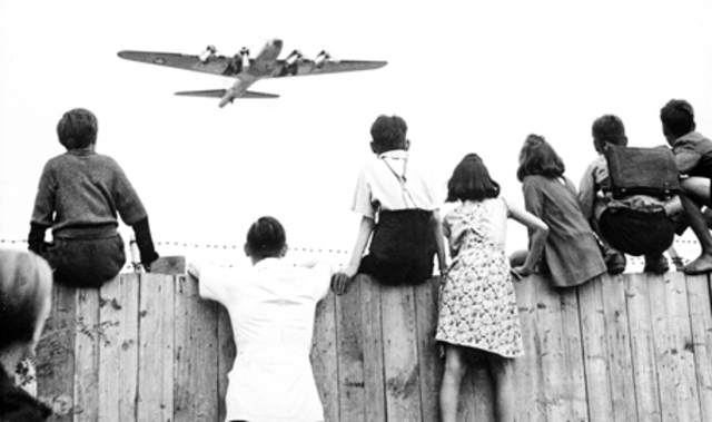 Berlin Blockade ends