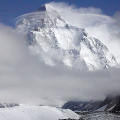 5:00pm a blizzard hits the top of the summit