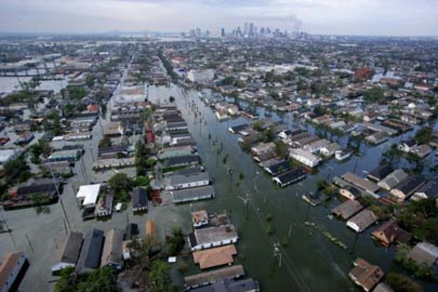Hurricane Katrina hits