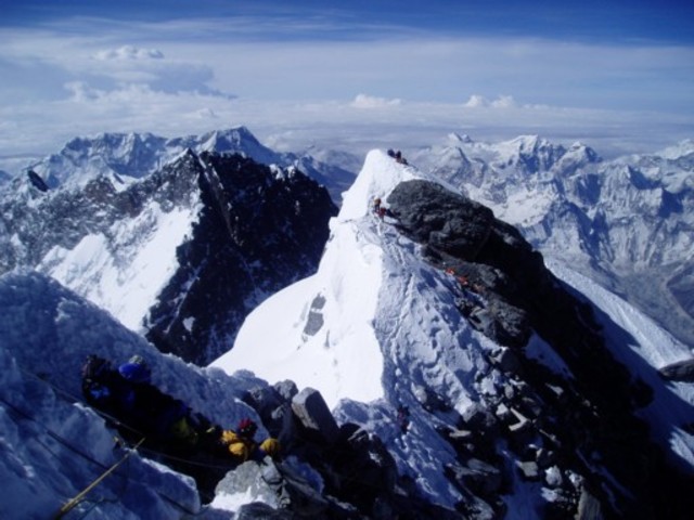 8 people died on the summit.