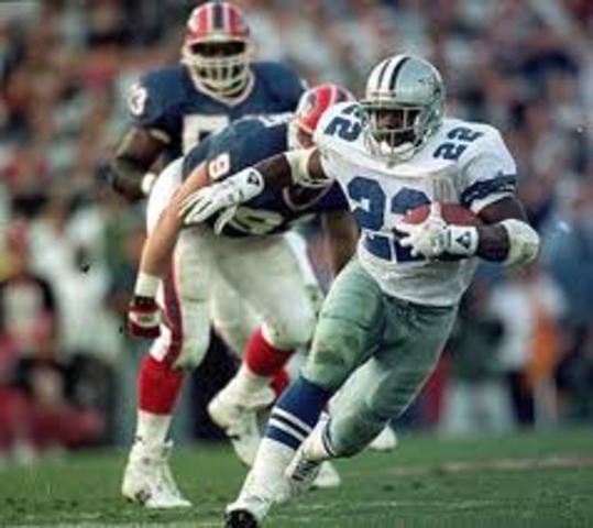 Emmitt Smith of the Dallas Cowboys passes Walter Payton as the NFL's leading rusher in a 17–14 loss to the Seattle Seahawks