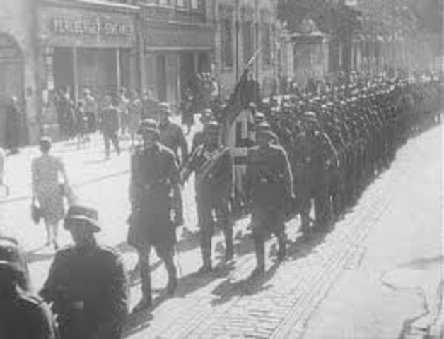 Hitler's Lightening War- Blitzkrieg