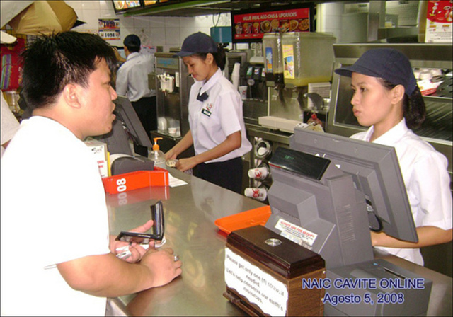 Estudiantes que trabajaban.