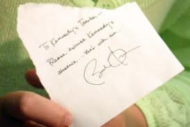 Holden goes to Phoebes school to give her a note telling her where to meet him during lunch