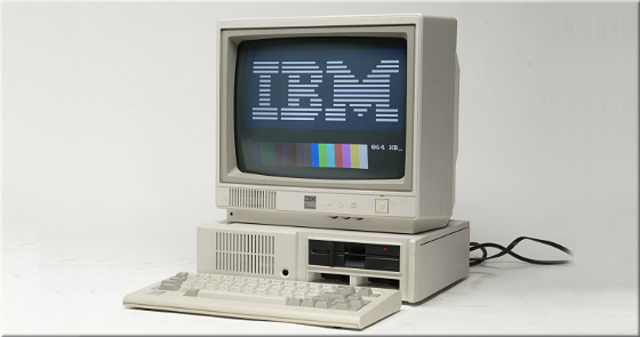 Gates vende el sistema operativo MS-DOS al IBM