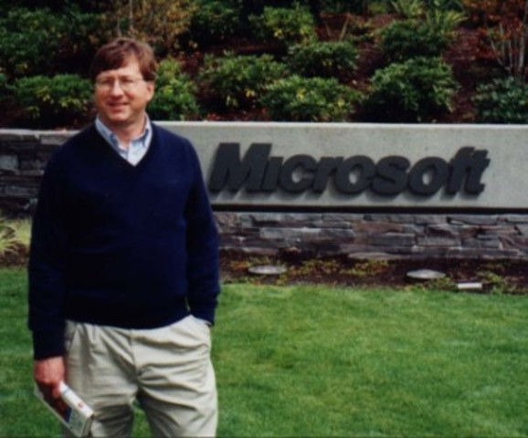 Gates abandona Microsoft