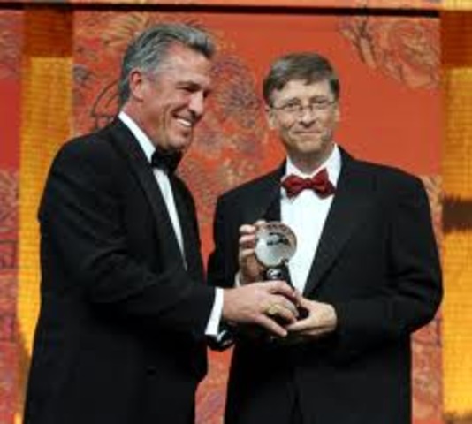 Bill gana el premio de la tecnologia