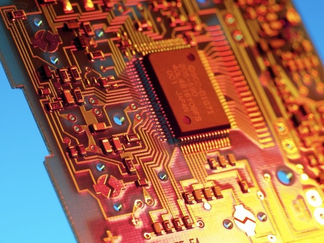 The first silicon chip