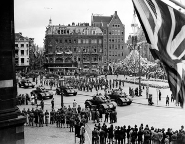 Candian forces Liberate the Netherlands