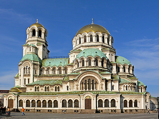 A terrorist attack by Bulgarian communists blows up the Cathedral of Sofia and kills 140 dignitaries