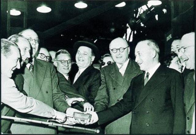 France joins West Germany and other European nations in the European Coal and Steel Community (ECSC) - leading to the formation in 1957 of the European Economic Community (EEC).