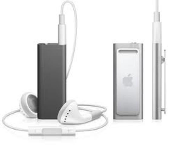 iPod shuffle introduced