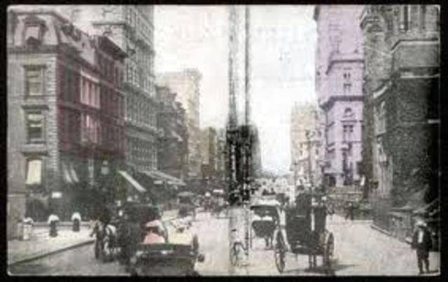 Settles in New York City where he meets Russian-born Paula Munweis