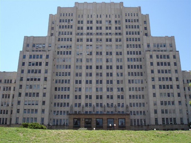 Che Recieves His Diploma.