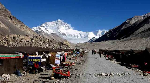 Jon's team reaches the basecamp.