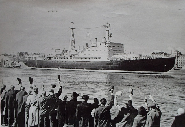 Lenin shipped by Germans to Russia