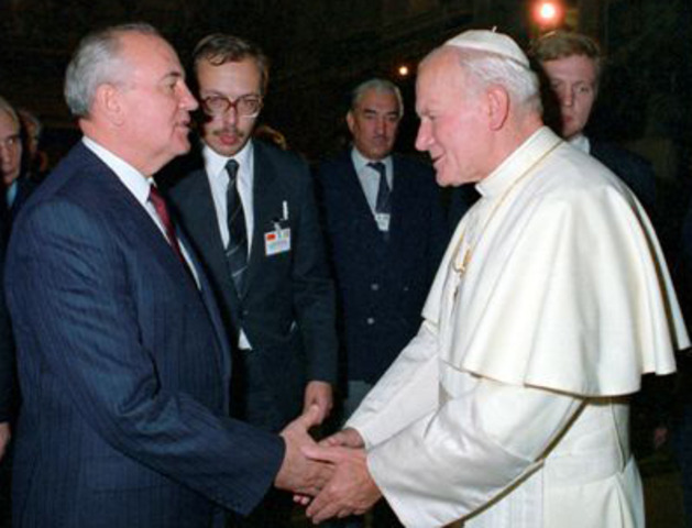 Meets Gorbachev at Vatican