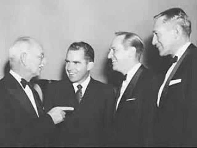 Nixon announces dismissal of Dean