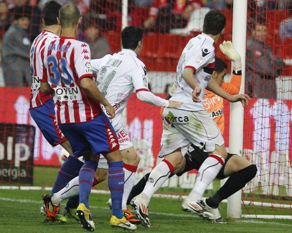 El Sporting se rinde a un mejor Mallorca