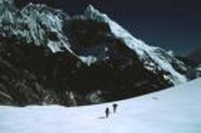 Reached the Lobuje at 16,200 feet