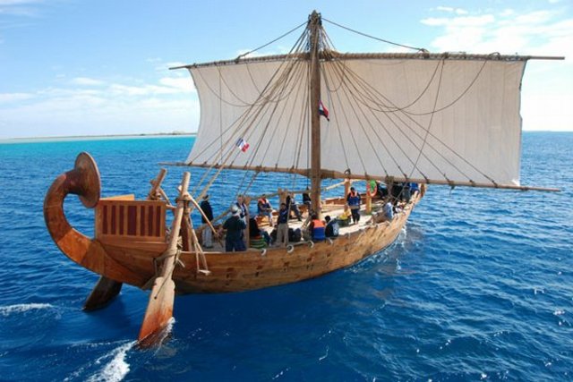 Edmond arrives in Marseilles on the Pharaon