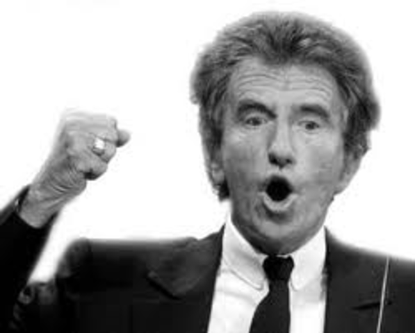 La loi Lang est votée à l'Assemblée