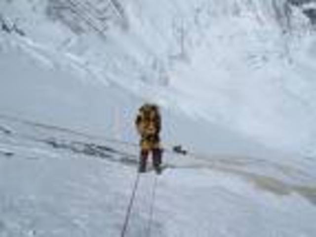 Scotts team leaves camp to climb lhotse face