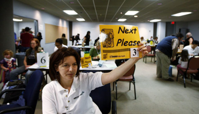 H1N1 vaccine queues try Canadians' patience