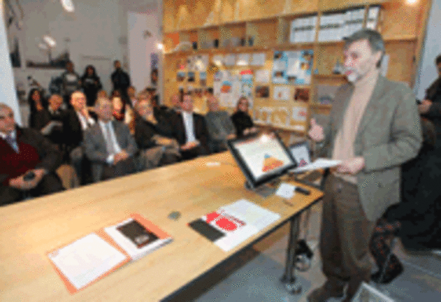 Conferenza stampa di presentazione del Gruppo di Progetto "Infrastrutture e Progetti Urbani" e visita a due poli progettuali dell'Area Nord: il cantiere della Stazione Mediopadana e l'area delle Reggiane, sede del futuro Tecnopolo e del Parco della...