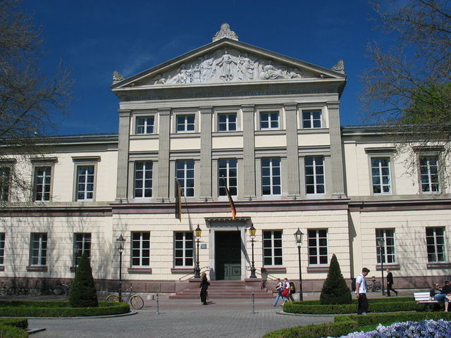 Attends Univeristy of Gottingten
