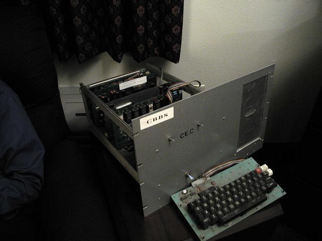 Ward Christensen crea el primer BBS