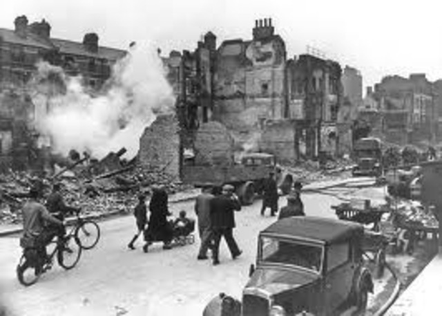 Heavy German bombing of London; British bomb Hamburg