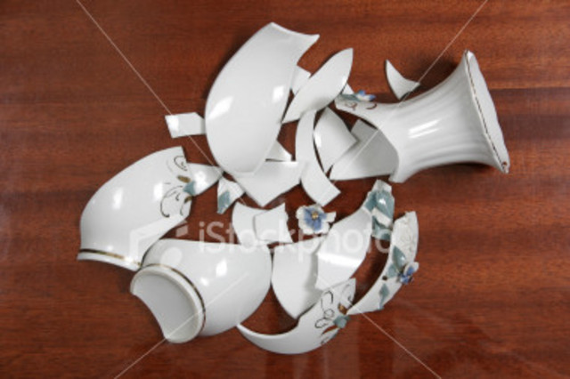 Sid breaks sugar bowl and Tom gets blamed