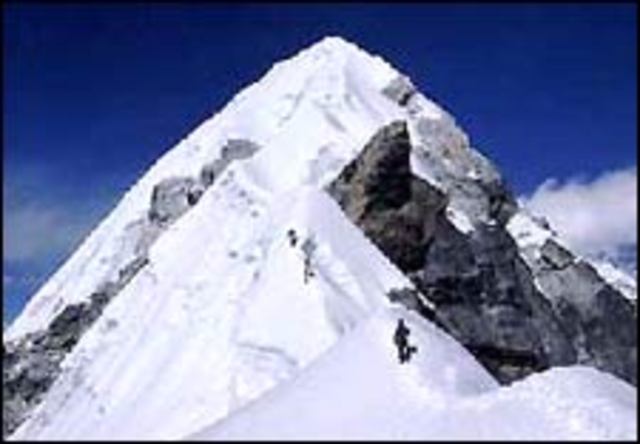 reached Lobuje, 16,200ft.